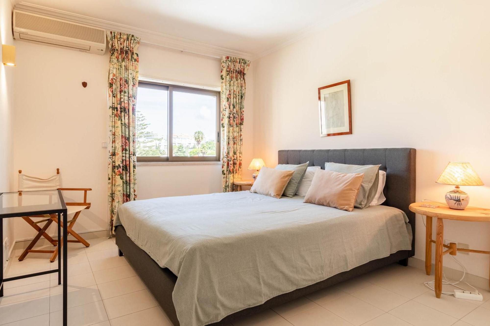 Central Cascais Apartment With Private Parking Экстерьер фото