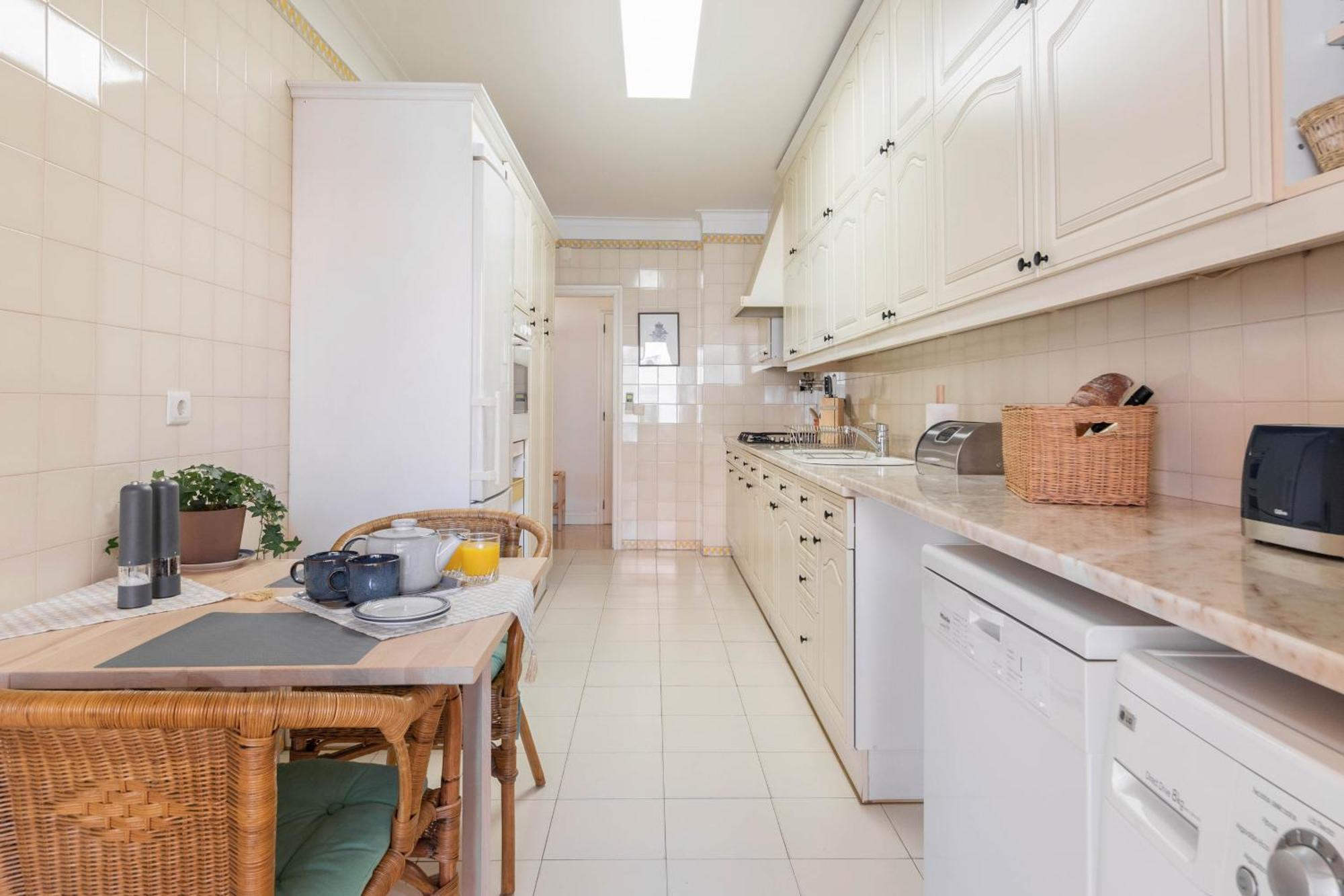 Central Cascais Apartment With Private Parking Экстерьер фото